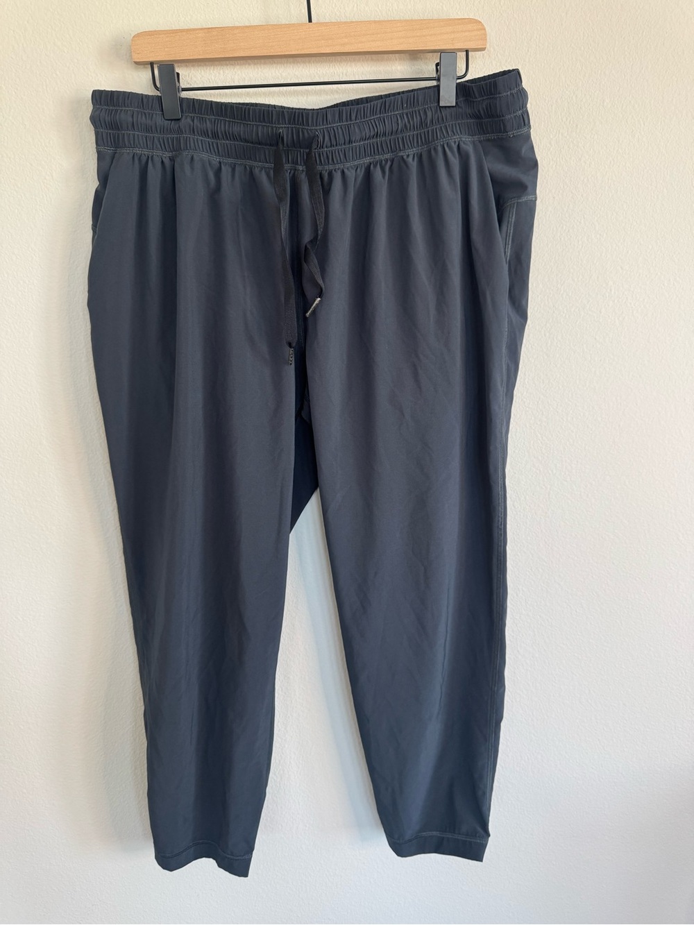 Lululemon Gray Lightweight Jogger Pants Athletic Travel Lounge Size 10